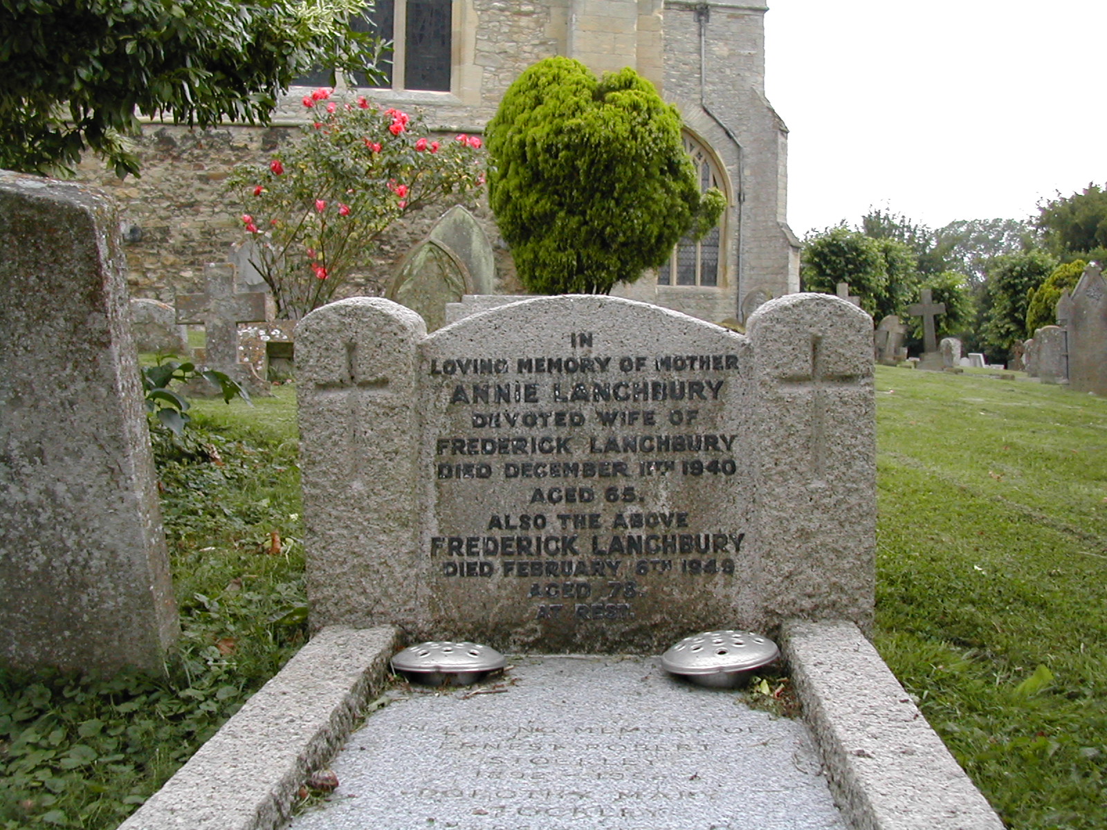 Grave of Annie and Fred LANCHBURY at Thame, Oxfordshire