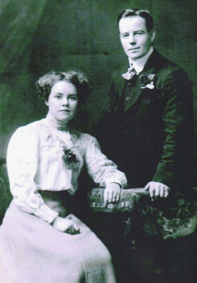 Frank James LANCHBURY and 'Bess' Elizabeth Mary JONES around the time of
               their marriage.